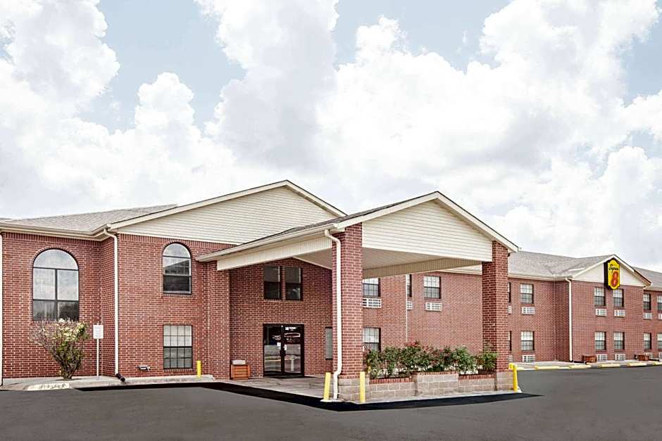 Super 8 by Wyndham White Hall