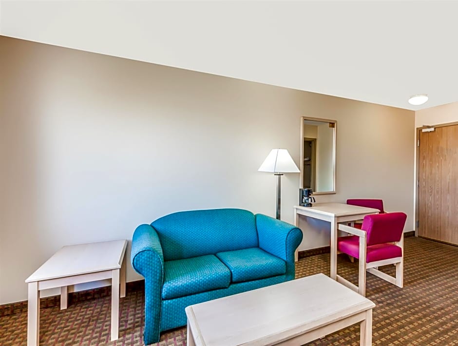 Super 8 by Wyndham Liverpool/Clay/Syracuse Area