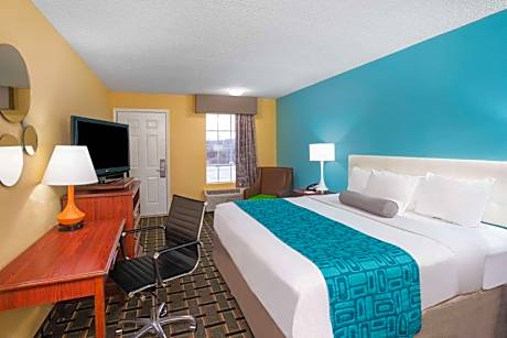 1 King Bed Non-Smoking