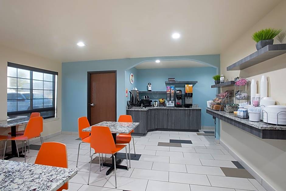 Super 8 by Wyndham Claremore OK