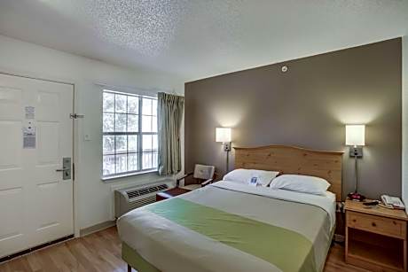 Queen Room - Non-Smoking