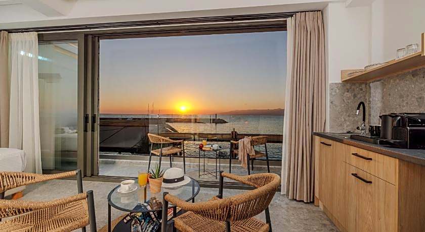 Soho SeaFront Suites