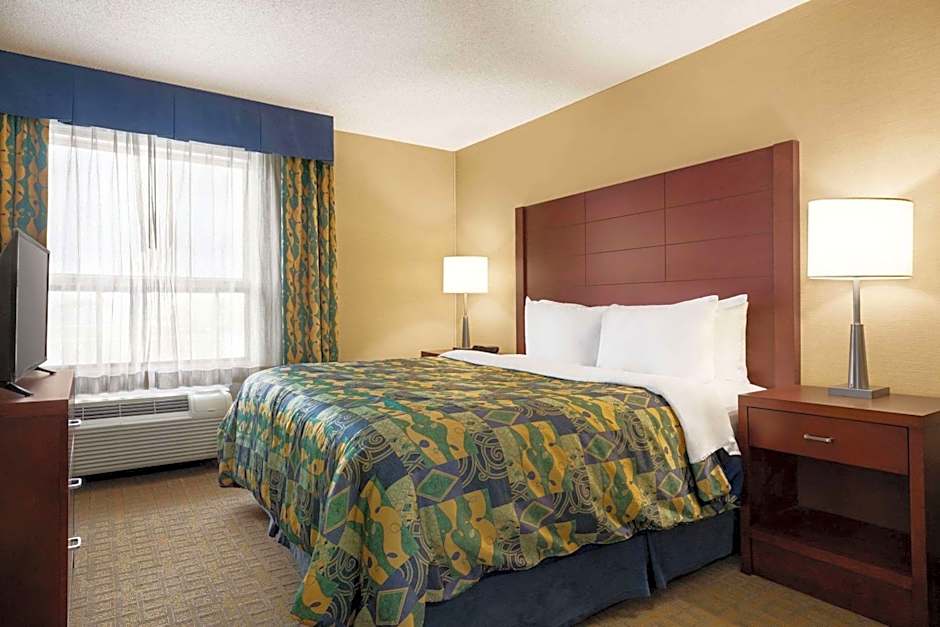 Travelodge by Wyndham Oshawa Whitby
