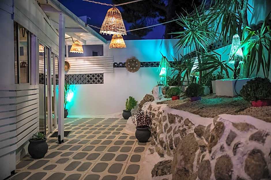 CASA MIKELE by Sarikas - SEA SIDE SUITES and STUDIOS -adults only