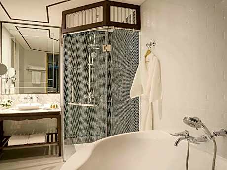 Family Suite with One King Bed and 2 Single Beds