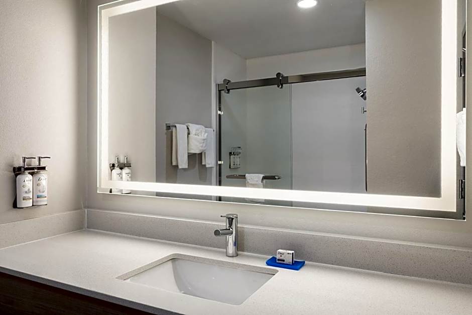 Holiday Inn Express Hotel & Suites Midwest City By IHG