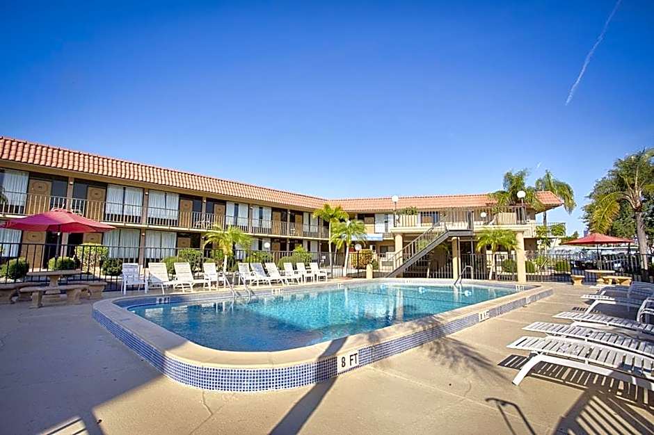 Tarpon Shores Inn
