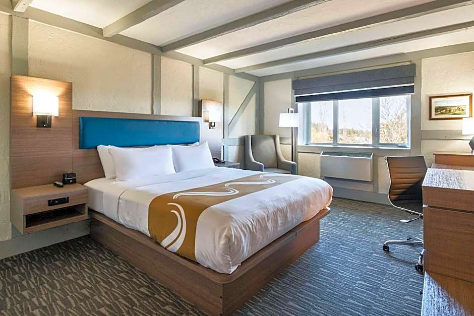 Quality Inn Waddling Dog