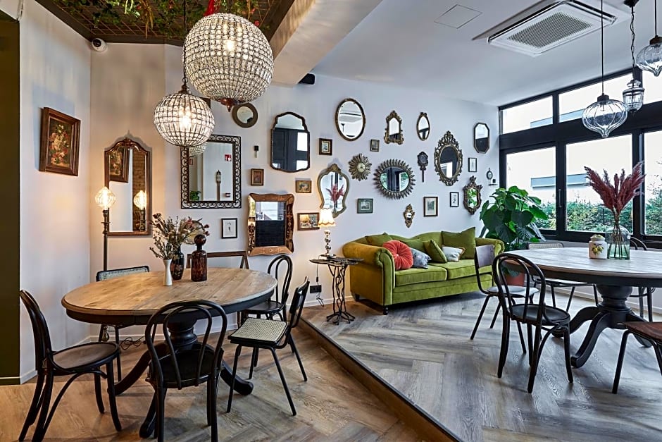 Urban Yard Hotel