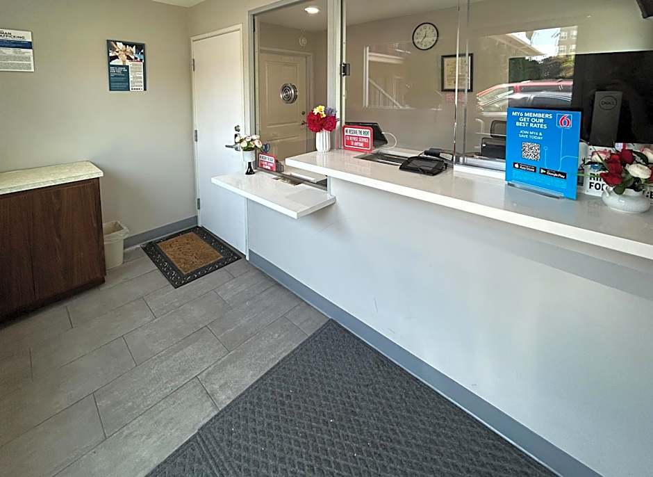 Studio 6 Suites Santa Ana, CA