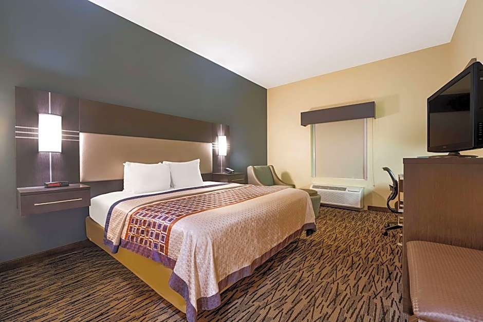 Best Western Bradbury Inn & Suites