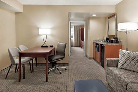 2 Double Beds - 2 Room Suite