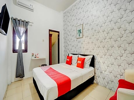OYO Flagship 90502 Holistay Malang New