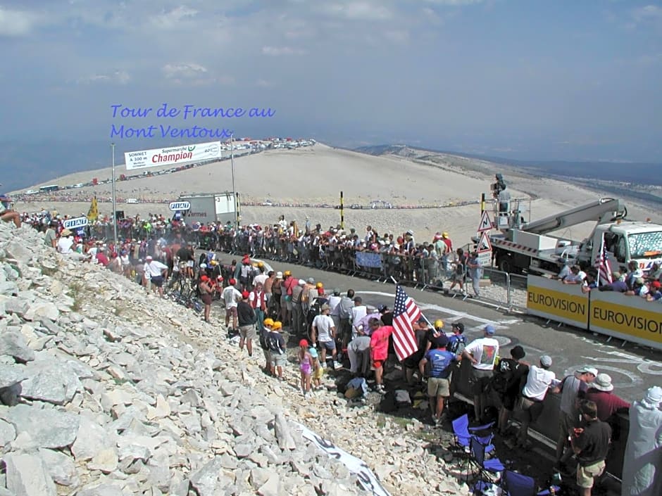 Le Nid au Pied du Mont Ventoux