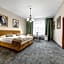 Hotel Reverie - Dependance, Check-in at Metropolitan Star
