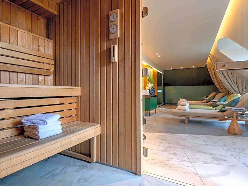 Le Louis Versailles Château Hotel-MGallery