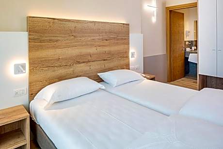 Deluxe One-Bedroom Apartment