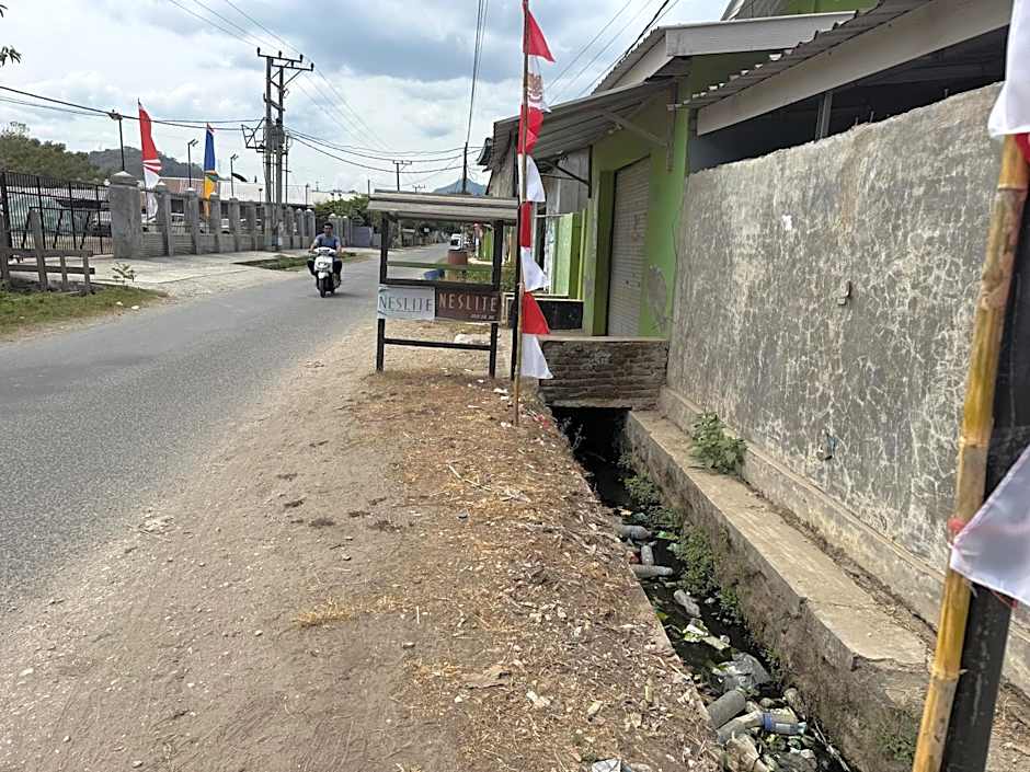 Sumbawa Maluk Homestay Kost tika
