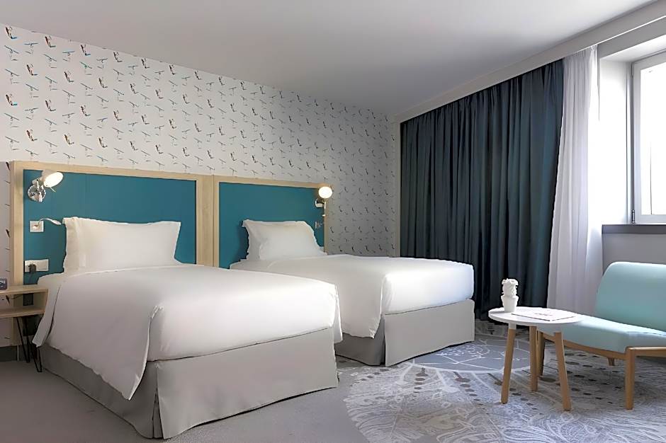 Hampton by Hilton Paris Clichy – Clichy, CA