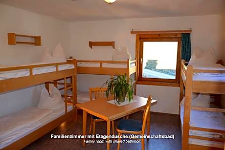 Family Room with Shared Bathroom (5 Adults) - Annex