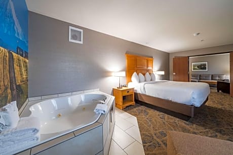 King Suite with Roll-In Shower - Mobility Accessible/Non-Smoking