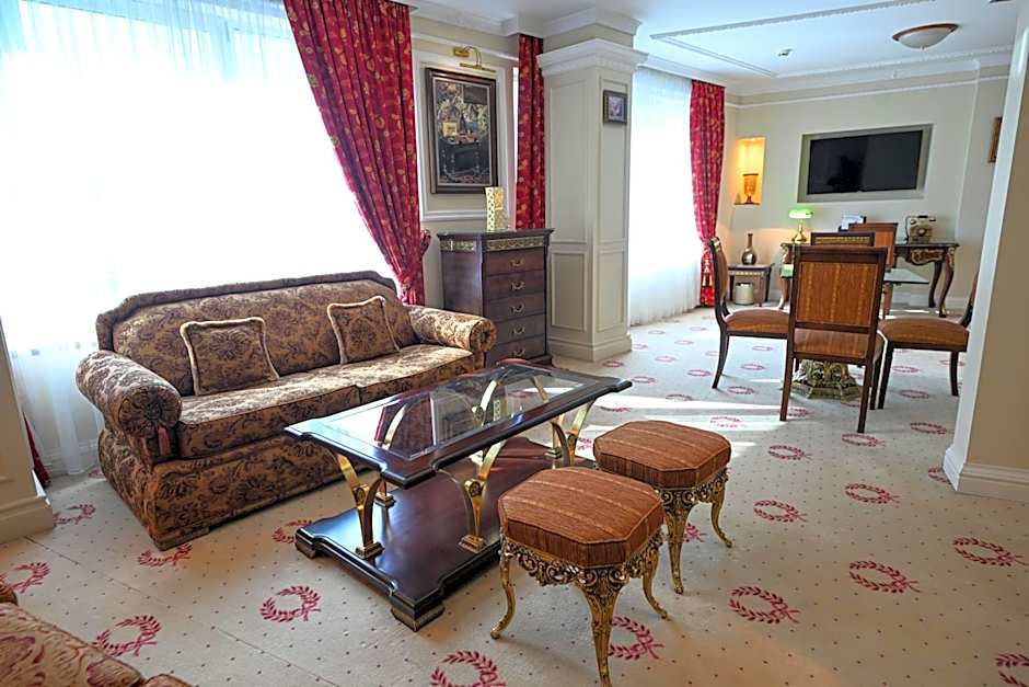 Stone Bridge Hotel