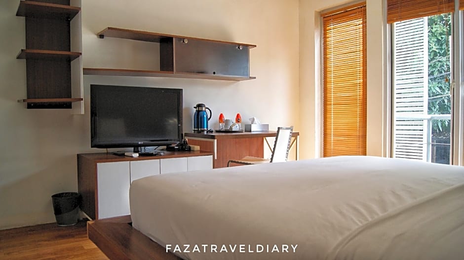 Flat06. Minimalist Residence