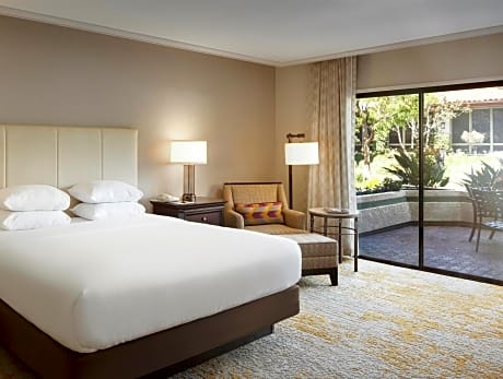 1 King Bed Presidential Suite With 1.5 Bath
