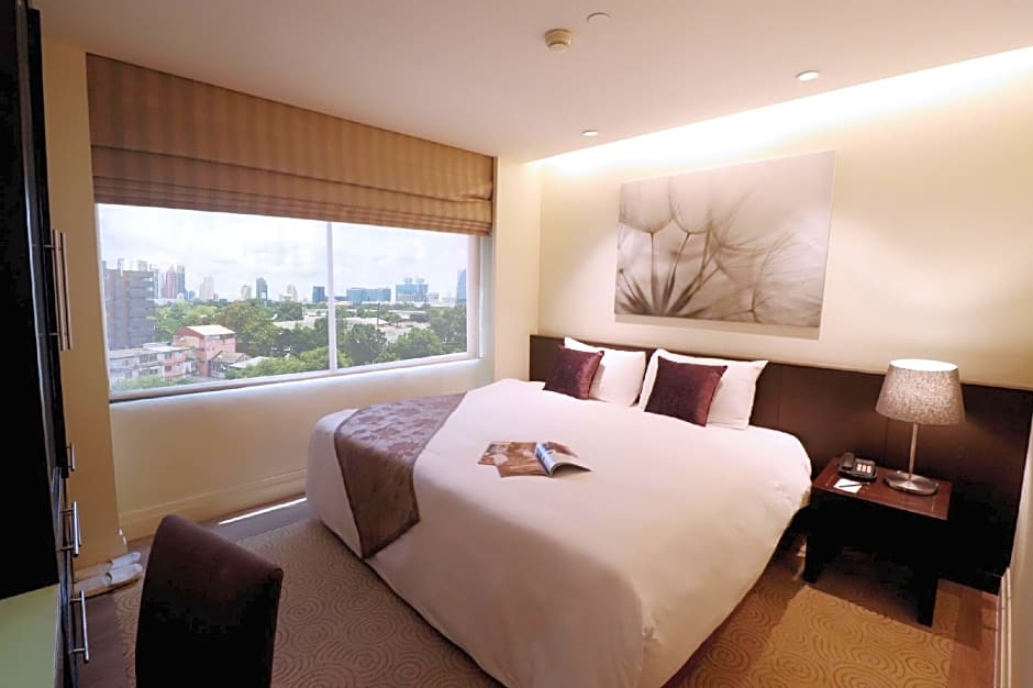 Siri Sathorn Hotel