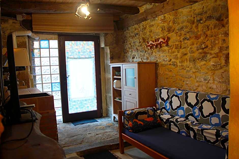 Conjunto Rural la Tejedora. Albergue y estudios familiares.