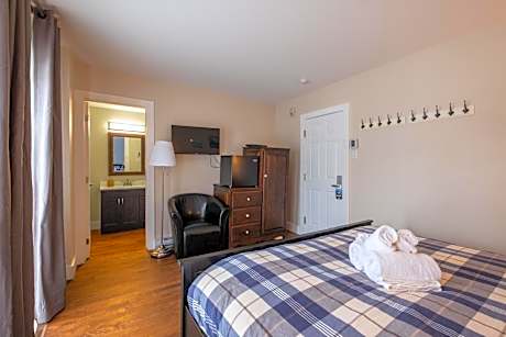 King Room with Mini-Fridge