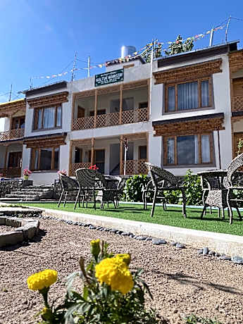 Zopa by Gultuk - Hostel/Cafe KA-12