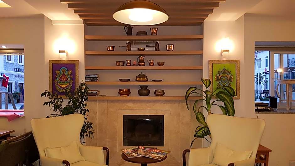 Artemis Hotel