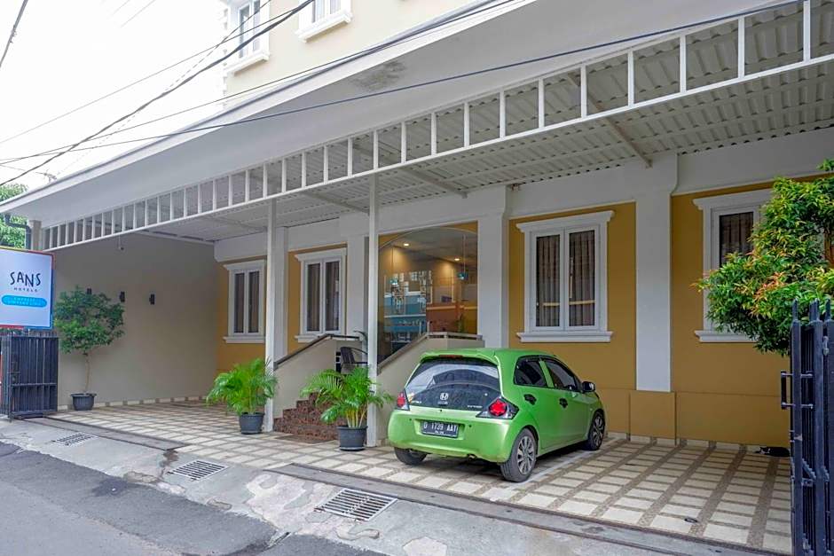 Sans Hotel Empress Simpang Lima