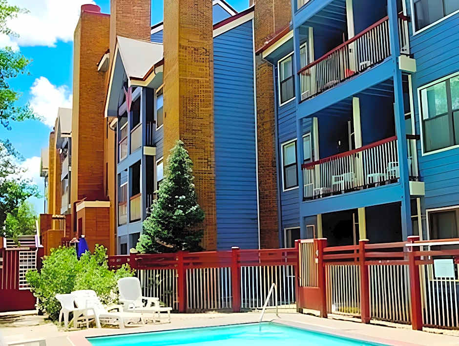 River Mountain Lodge