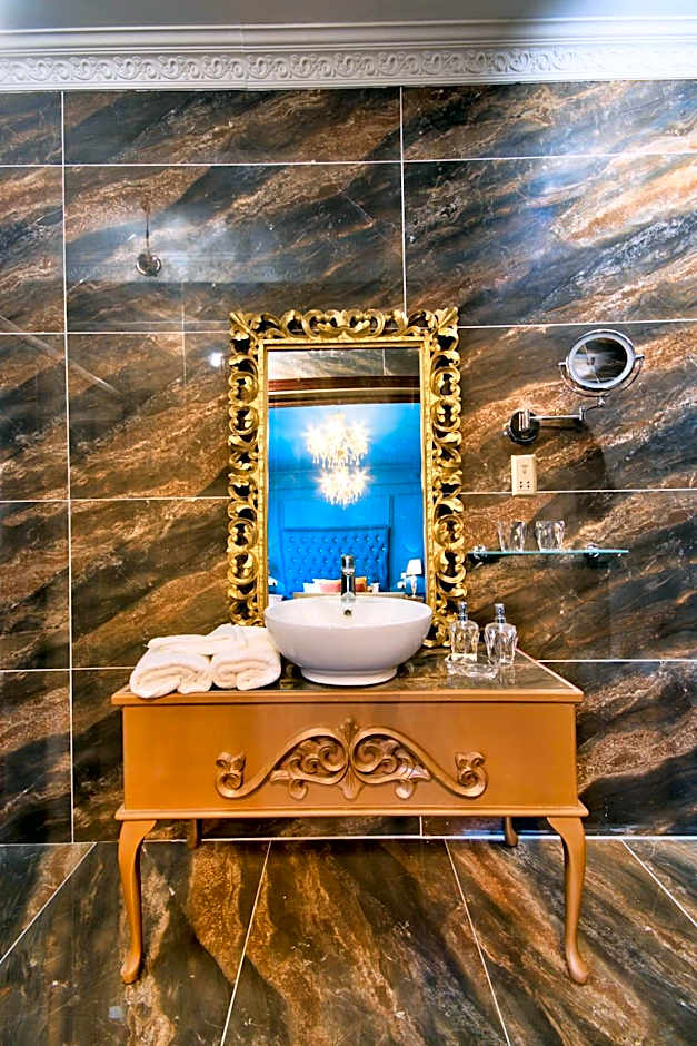 Julina Boutique Living