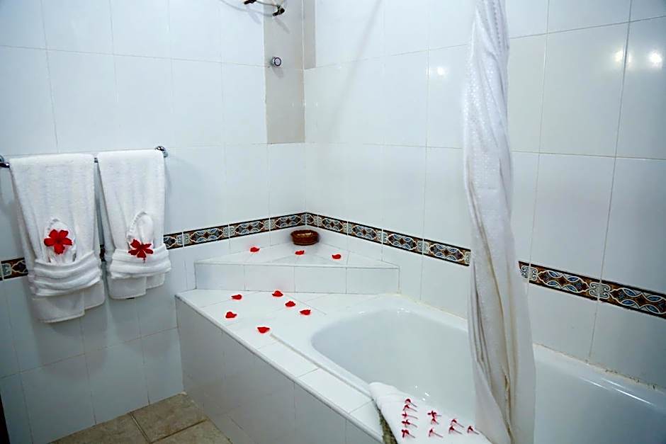 Coconut Grove Regency Hotel