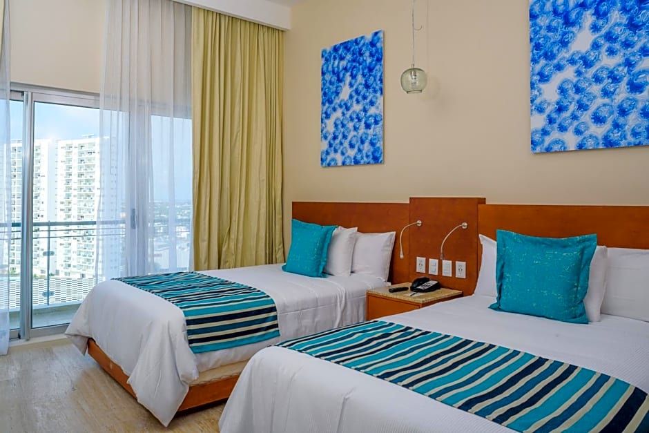 Krystal Urban Cancun-Malecon
