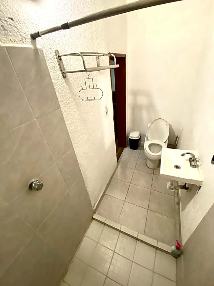 Roomies Hostel Condesa