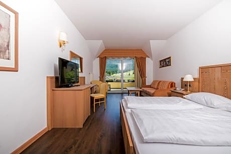 Superior Double Room with Mountain View and Balcony