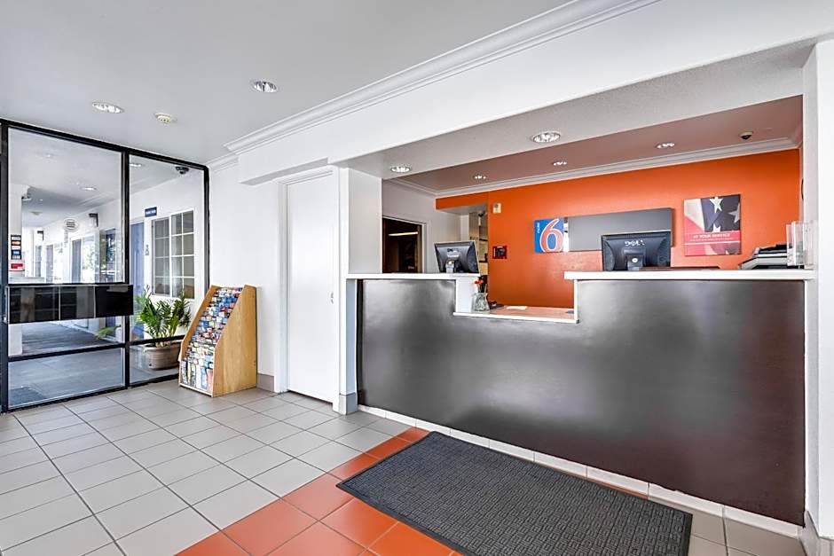 Motel 6-San Jose, CA - Convention Center