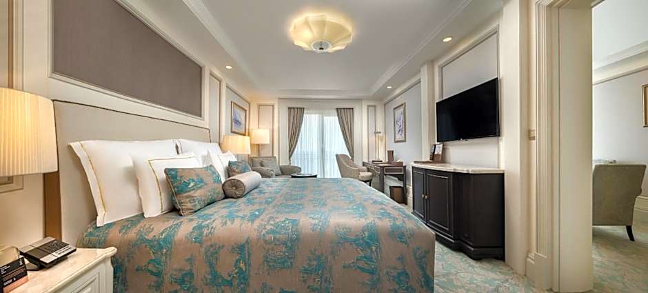 Les Ambassadeurs Hotel Casino&Marina