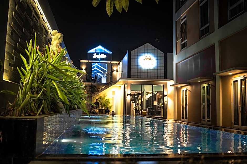 Front One Hotel Purwodadi