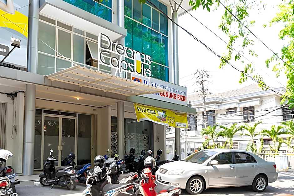 RedDoorz Hostel @ DI Panjaitan Simpang Lima