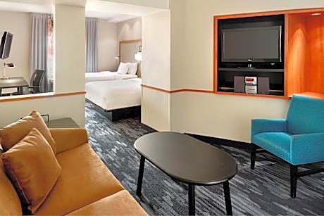 Queen Studio with Sofa Bed and Adapted Tub - Mobility Accessible
