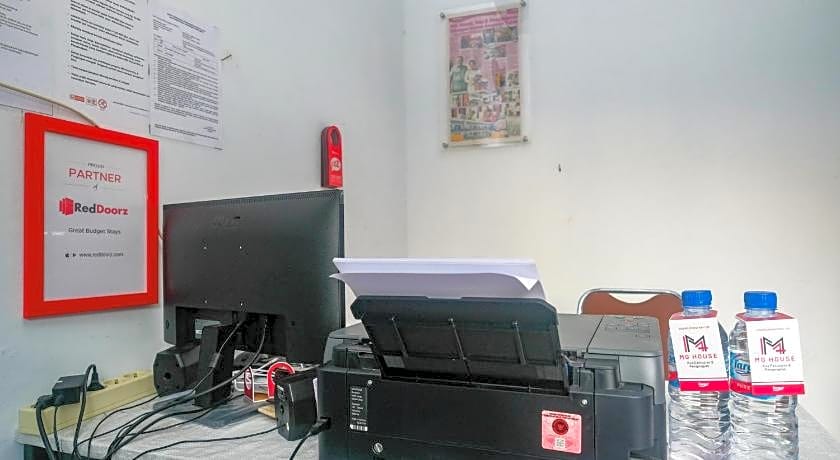 RedDoorz @ MG House Siantar Timur