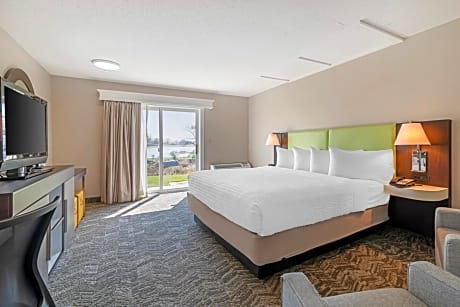 King Room with Water View - Non-Smoking