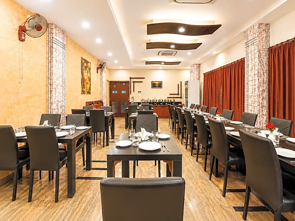 Royal Palm - Hotel Near Udaipur Railway Station