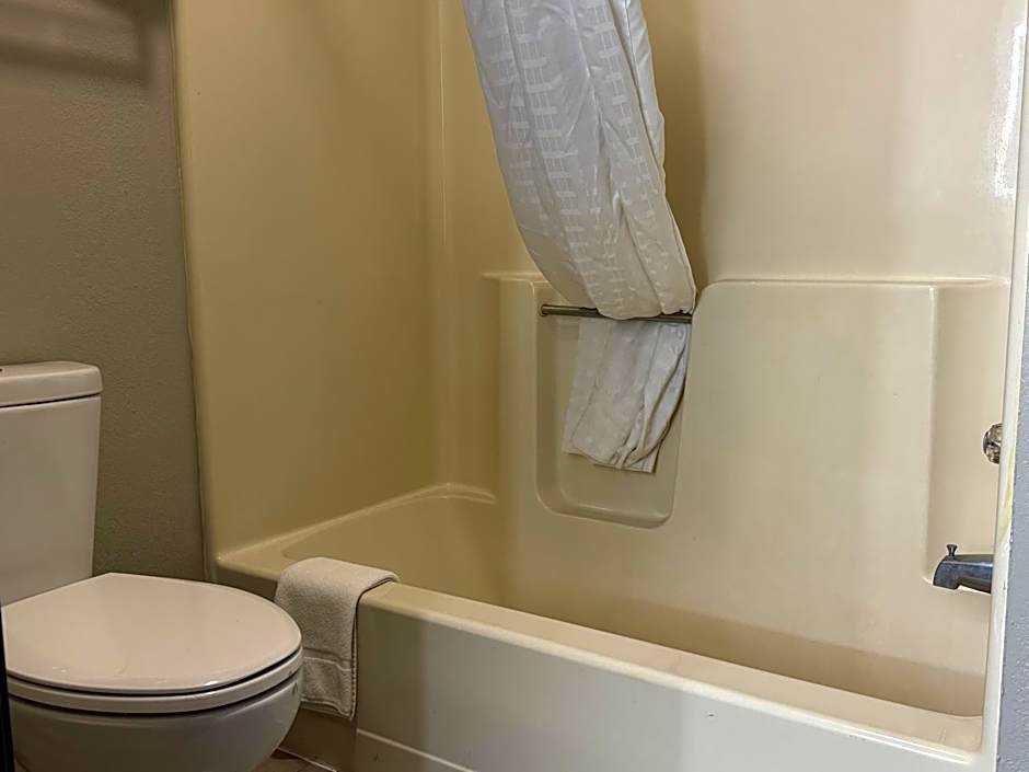 Super 8 by Wyndham Evansville East