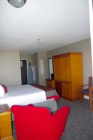 Queen Studio Suite - Non-Smoking